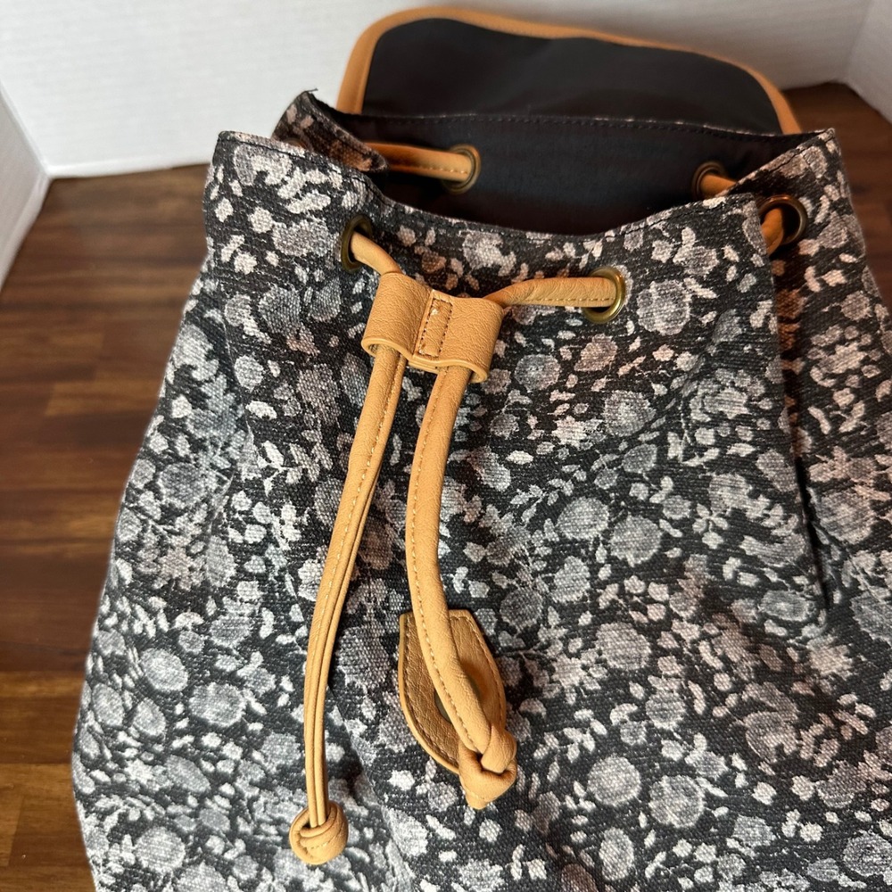 Pottery Barn PBteen North Field Collection Mini Rucksack GrayFloral Backpack NWT - Picture 10 of 10